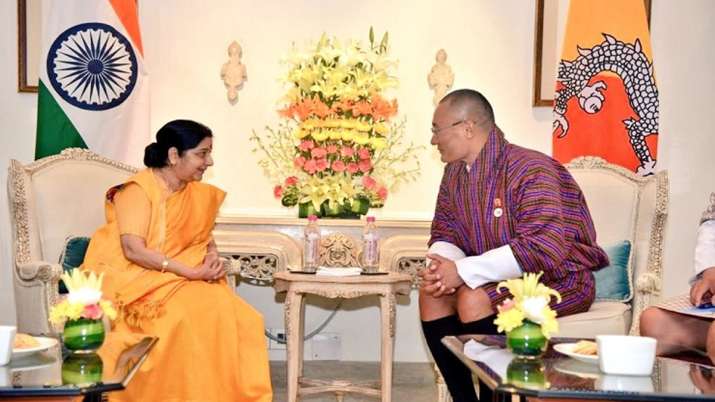 भूटान नरेश ने सुषमा स्वराज की याद में जलाए 1 हजार दीप भूटान नरेश ने सुषमा स्वराज की याद में जलाए 1 हजार दीप- India TV