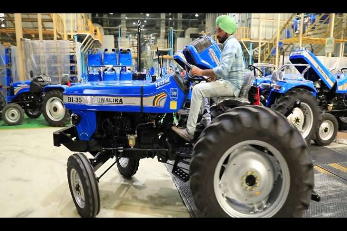 CSIR-CMERI making e-tractor। representative image CSIR-CMERI making e-tractor। representative image- India TV Paisa