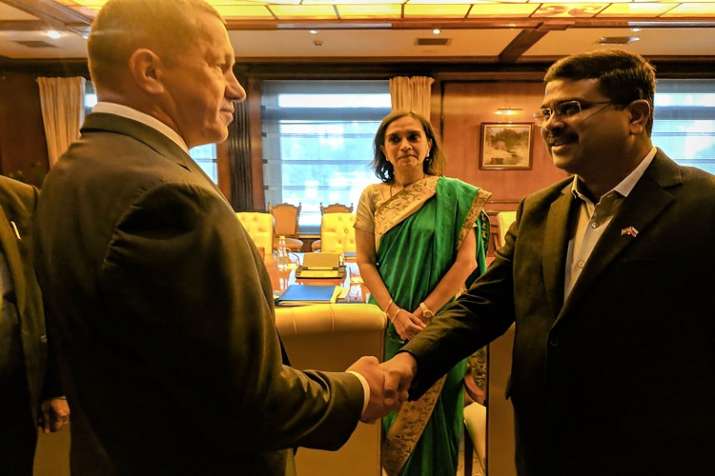 Minister of Petroleum & Natural Gas and Minister of Steel Dharmendra Pradhan shakes hands with Russi Minister of Petroleum & Natural Gas and Minister of Steel Dharmendra Pradhan shakes hands with Russi- India TV Paisa