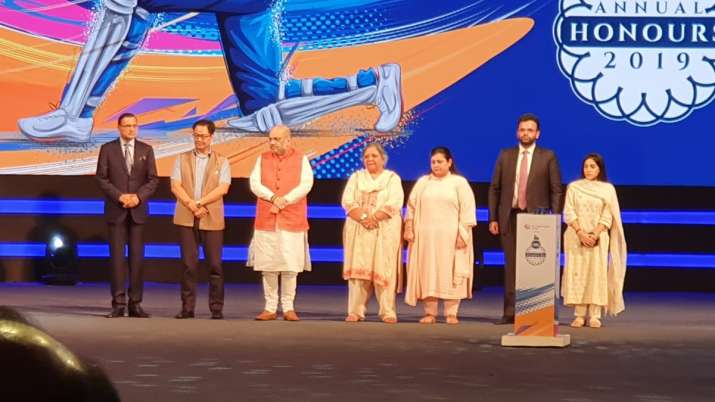 Live Updates: फिरोज शाह कोटला स्टेडियम का नाम हुआ अरुण जेटली स्टेडियम, कोहली के नाम रखा गया पवेलियन Live Updates: फिरोज शाह कोटला स्टेडियम का नाम हुआ अरुण जेटली स्टेडियम, कोहली के नाम रखा गया पवेलियन - India TV