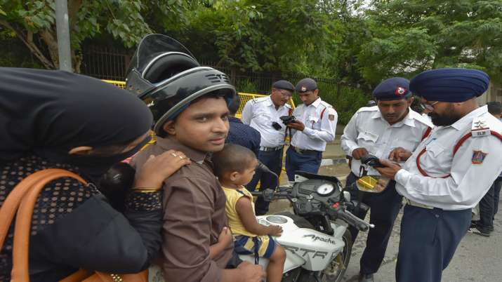 Delhi Police issues 3900 challans for traffic... Delhi Police issues 3900 challans for traffic...- India TV