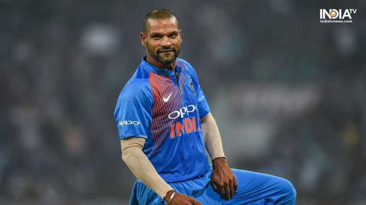Shikhar Dhawan in Aap Ki Adalat: ऐसे टीम... Shikhar Dhawan in Aap Ki Adalat: ऐसे टीम...- India TV