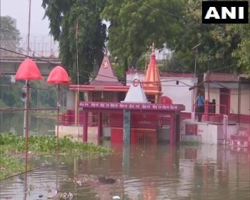 Flood in Prayagraj and Varanasi Flood in Prayagraj and Varanasi - India TV