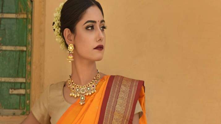 Gold gains Rs 122, silver jumps Rs 2,070 Gold gains Rs 122, silver jumps Rs 2,070- India TV Paisa