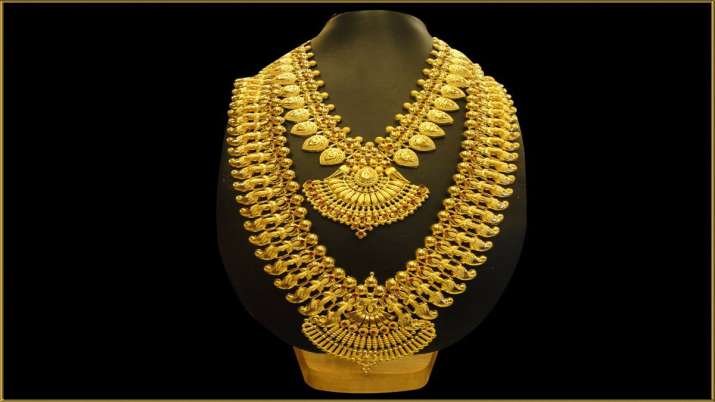 Gold prices drop Rs 300; silver tumbles Rs 1,400 Gold prices drop Rs 300; silver tumbles Rs 1,400- India TV Paisa