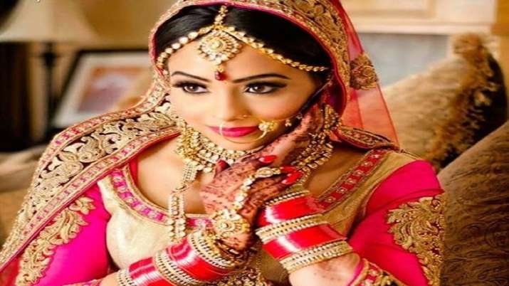 Gold falls Rs 150 to Rs 38,905 per 10 gm on weak demand Gold falls Rs 150 to Rs 38,905 per 10 gm on weak demand- India TV Paisa