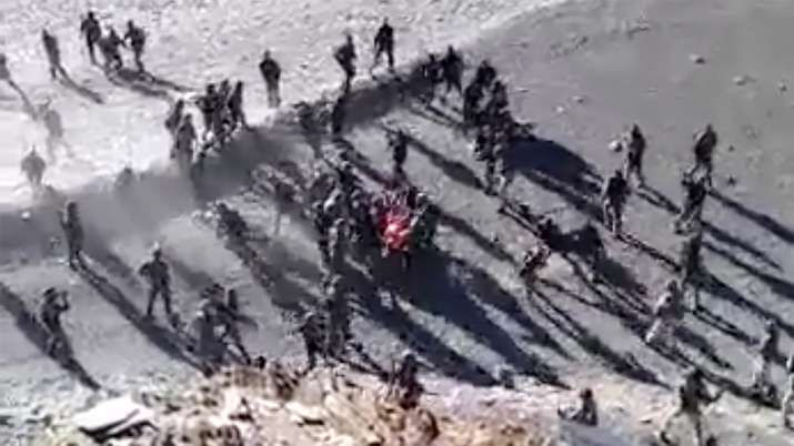 भारत और चीनी सैनिकों में पेयोंग लेक के पास फिर हुई धक्का-मुक्की, बातचीत के बाद शांत हुआ मामला भारत और चीनी सैनिकों में पेयोंग लेक के पास फिर हुई धक्का-मुक्की, बातचीत के बाद शांत हुआ मामला- India TV