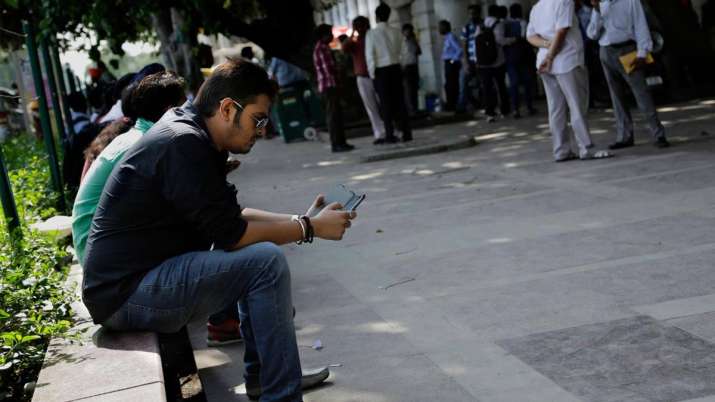 Pakistan leaves India behind in mobile Internet speed Pakistan leaves India behind in mobile Internet speed- India TV Paisa