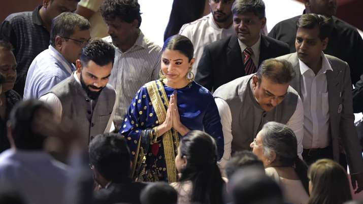 अपने नाम पर स्टैंड के अनावरण पर पुरानी यादों में खो गए कोहली अपने नाम पर स्टैंड के अनावरण पर पुरानी यादों में खो गए कोहली- India TV