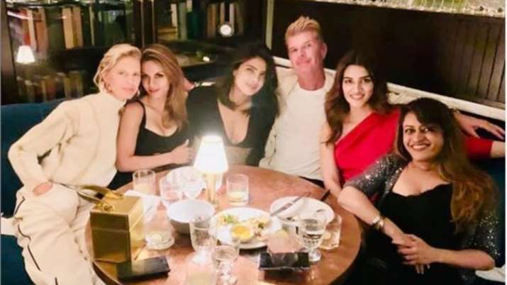 Kriti sanon with priyanka chopra Kriti sanon with priyanka chopra- India TV