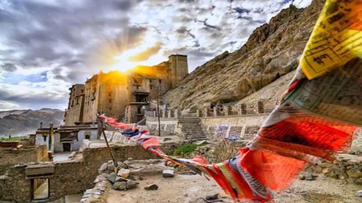 हो गया तय, लद्दाख और जम्मू-कश्मीर के बीच इस तरह बंटेंगी संपत्तियां हो गया तय, लद्दाख और जम्मू-कश्मीर के बीच इस तरह बंटेंगी संपत्तियां- India TV