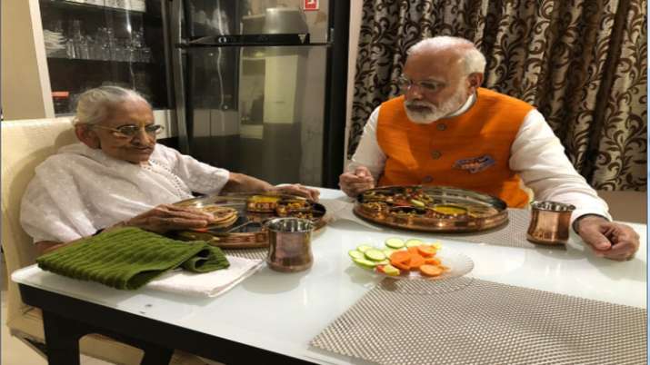 नरेंद्र मोदी का 69वां जन्मदिन आज, मां हीराबा से मिले घर पहुंचे पीएम नरेंद्र मोदी का 69वां जन्मदिन आज, मां हीराबा से मिले घर पहुंचे पीएम - India TV