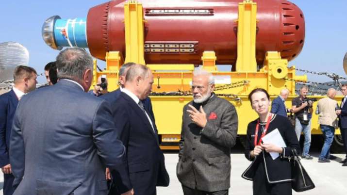 पीएम मोदी ने राष्ट्रपति पुतिन के साथ ज्वेज्दा पोत निर्माण परिसर का किया दौरा पीएम मोदी ने राष्ट्रपति पुतिन के साथ ज्वेज्दा पोत निर्माण परिसर का किया दौरा- India TV