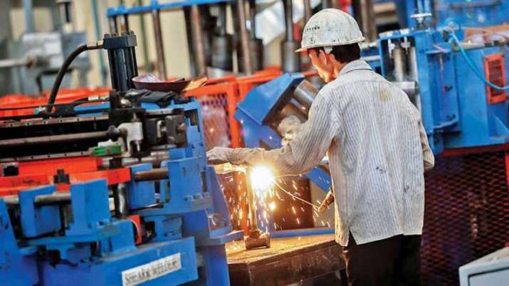 Govt to soon decide on Sinha panel report on MSME sector, says Gadkari Govt to soon decide on Sinha panel report on MSME sector, says Gadkari- India TV Paisa