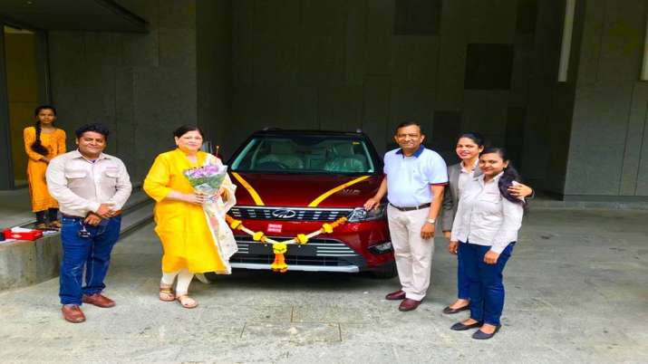 M&M MD Pawan Goenka bought his first car as MahindraXUV300 M&M MD Pawan Goenka bought his first car as MahindraXUV300- India TV Paisa