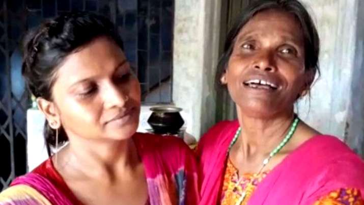 बेटी एलिजाबेथ के साथ रानू मंडल बेटी एलिजाबेथ के साथ रानू मंडल- India TV