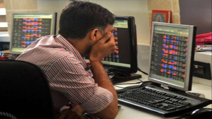 Sensex sinks 642 pts as crude oil woes persist Sensex sinks 642 pts as crude oil woes persist- India TV Paisa