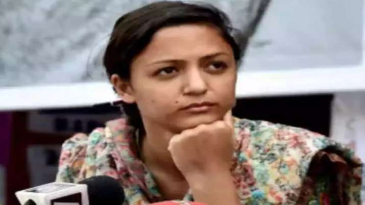 शेहला रशीद पर देशद्रोह का मामला दर्ज, सेना को लेकर झूठी खबर फैलाने का आरोप शेहला रशीद पर देशद्रोह का मामला दर्ज, सेना को लेकर झूठी खबर फैलाने का आरोप- India TV