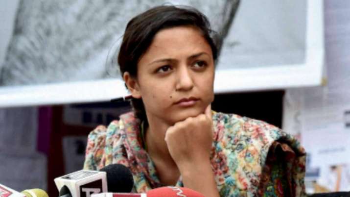 शेहला राशिद को देशद्रोह मामले में मिली गिरफ्तारी से राहत शेहला राशिद को देशद्रोह मामले में मिली गिरफ्तारी से राहत- India TV