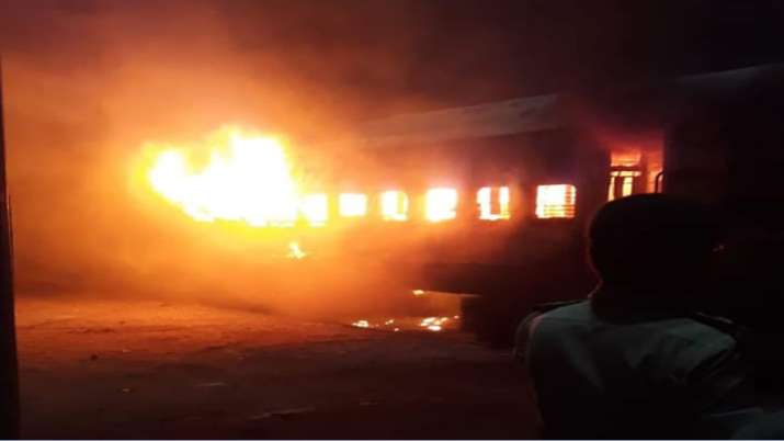 Bihar, Sampark Kranti, Train Fire Bihar, Sampark Kranti, Train Fire- India TV