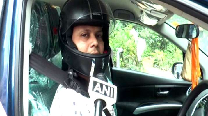 Uttar Pradesh aligarh man gest e challan for not wearing helmet while driving car Uttar Pradesh aligarh man gest e challan for not wearing helmet while driving car- India TV