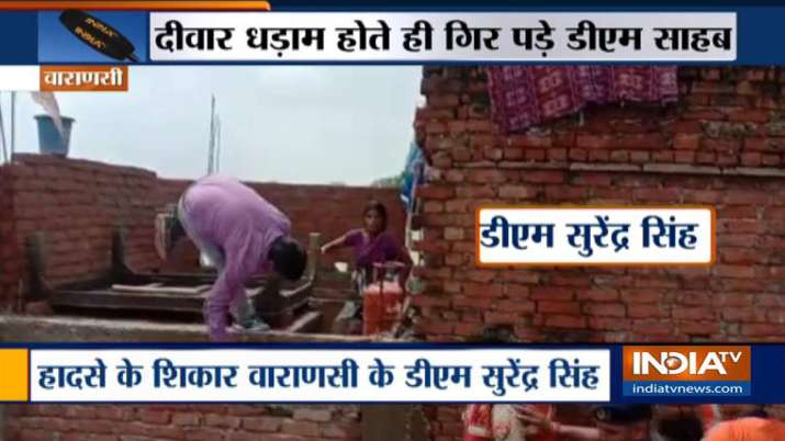 वाराणसी में गंगा खतरे के निशान से ऊपर, राहत सामग्री बांटते-बांटते गिर पड़े डीएम साहब वाराणसी में गंगा खतरे के निशान से ऊपर, राहत सामग्री बांटते-बांटते गिर पड़े डीएम साहब- India TV