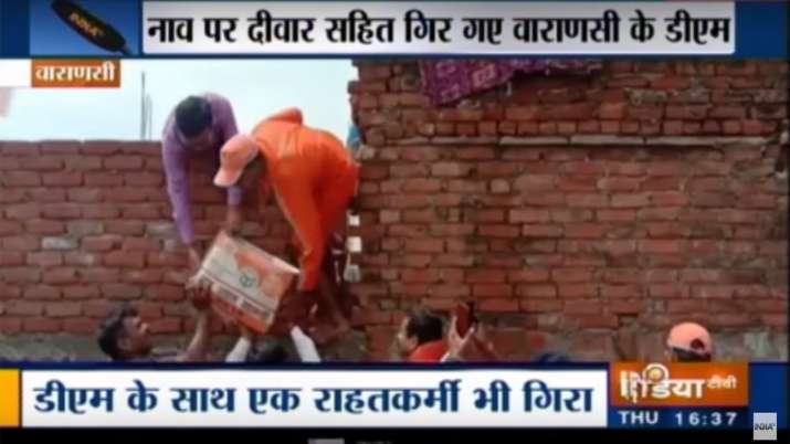 Varanasi DM, 2 NDRF men injured as wall collapses during flood relief work Varanasi DM, 2 NDRF men injured as wall collapses during flood relief work- India TV