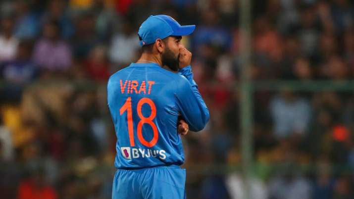 IND vs SA: विराट कोहली की इस हरकत पर आईसीसी ने लगाई फटकार, मिला एक ‘डिमैरिट’ प्वाइंट IND vs SA: विराट कोहली की इस हरकत पर आईसीसी ने लगाई फटकार, मिला एक ‘डिमैरिट’ प्वाइंट - India TV