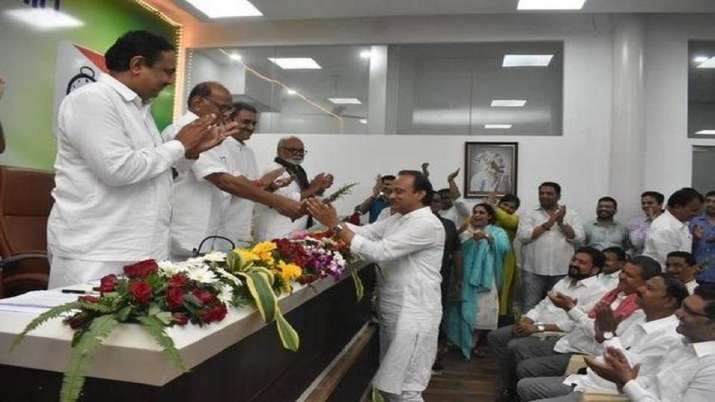अजित पवार फिर चुने गए NCP विधायक दल के नेता अजित पवार फिर चुने गए NCP विधायक दल के नेता- India TV
