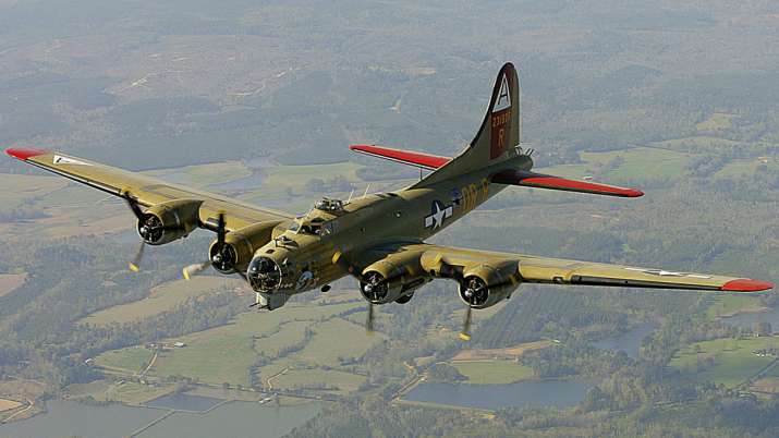 Seven dead after a WWII-era B-17 bomber crash at a Connecticut airport in US Seven dead after a WWII-era B-17 bomber crash at a Connecticut airport in US- India TV