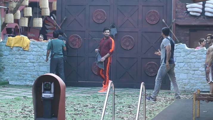 Queen task Queen task- India TV