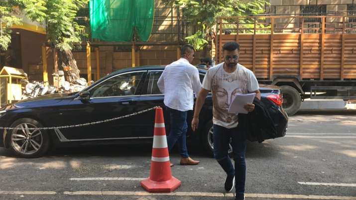 Businessman & actor Shilpa Shetty's husband, Raj Kundra arrives at Enforcement Directorate (ED) offi Businessman & actor Shilpa Shetty's husband, Raj Kundra arrives at Enforcement Directorate (ED) offi- India TV Paisa