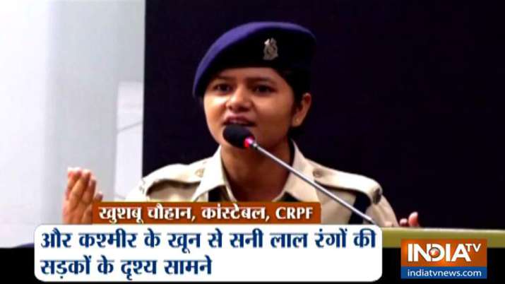 खुशबू चौहान का जेएनयू को हिलाने वाला भाषण, कांस्टेबल ने उड़ा दी देशद्रोहियों की धज्जियां खुशबू चौहान का जेएनयू को हिलाने वाला भाषण, कांस्टेबल ने उड़ा दी देशद्रोहियों की धज्जियां- India TV