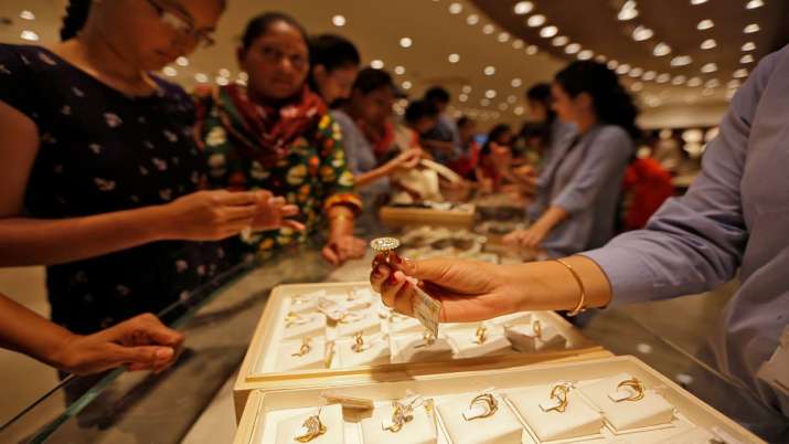 Gold prices rally Rs 220 on Dhanteras Gold prices rally Rs 220 on Dhanteras- India TV Paisa