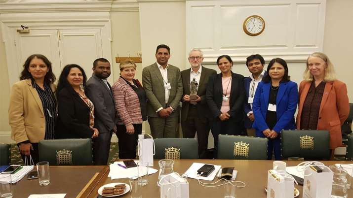 Congress Party delegation meets Jeremy Corbyn who opposes Indian move on Jammu Kashmir Congress Party delegation meets Jeremy Corbyn who opposes Indian move on Jammu Kashmir- India TV