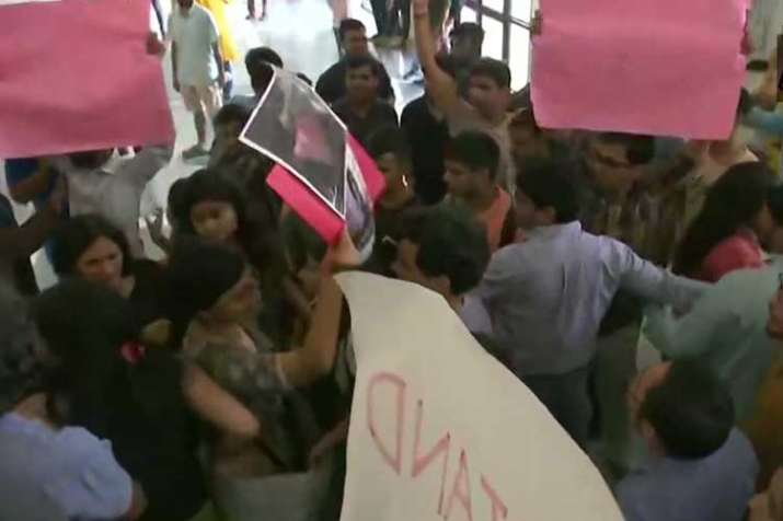 Scuffle breaks out between All India Students... Scuffle breaks out between All India Students...- India TV