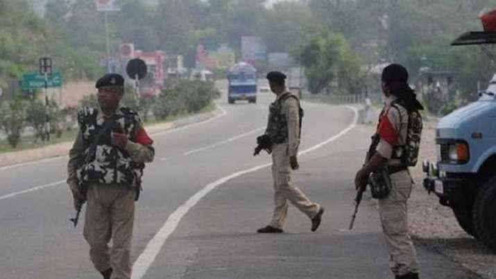 कश्मीर में चैन से आतंकी हुए बेचैन, बनाया दहशत फैलाने का नया प्लान कश्मीर में चैन से आतंकी हुए बेचैन, बनाया दहशत फैलाने का नया प्लान- India TV