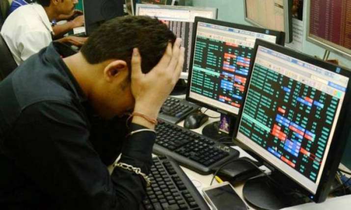 Sensex tanks 434 pts as RBI cuts FY20 growth forecast; rate-sensitive stocks drop Sensex tanks 434 pts as RBI cuts FY20 growth forecast; rate-sensitive stocks drop- India TV Paisa