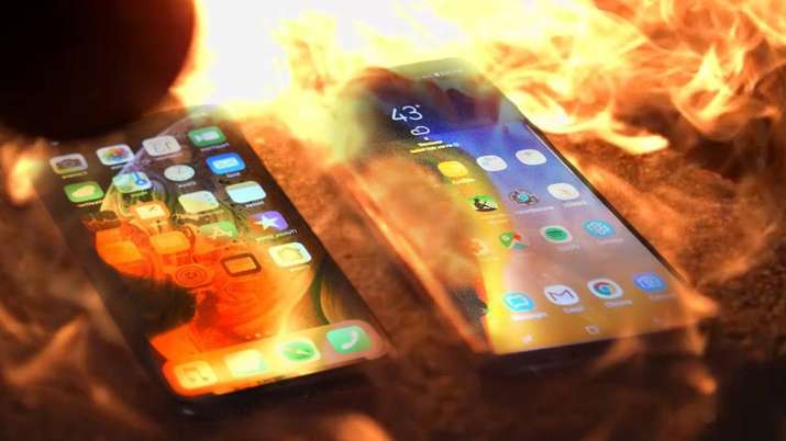 Elon Musk regularly destroys his phones for security purposes Elon Musk regularly destroys his phones for security purposes- India TV Paisa