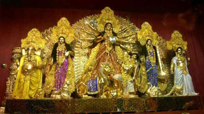 Durga puja 50 kg gold idol installed in kolkata pandal see photos Durga puja 50 kg gold idol installed in kolkata pandal see photos- India TV