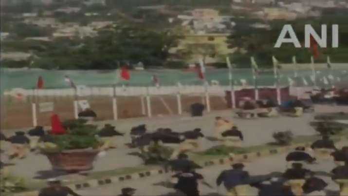 Pakistani police lathicharged on protesters in Muzaffarabad of PoK during rally Pakistani police lathicharged on protesters in Muzaffarabad of PoK during rally- India TV