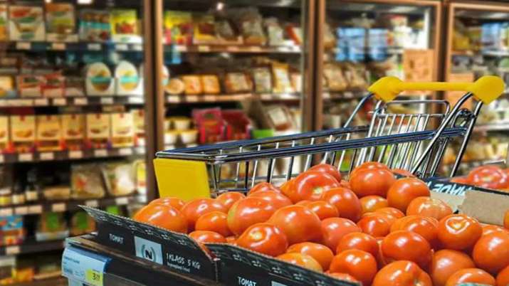 Govt asks Mother Dairy to sell tomatoes at Rs 55/kg or... Govt asks Mother Dairy to sell tomatoes at Rs 55/kg or...- India TV Paisa