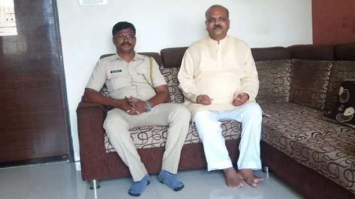 मालेगांव विस्फोट मामले के आरोपी समीर कुलकर्णी को मिली सुरक्षा, कांस्टेबल रैंक का सशस्त्र गार्ड रहेगा मालेगांव विस्फोट मामले के आरोपी समीर कुलकर्णी को मिली सुरक्षा, कांस्टेबल रैंक का सशस्त्र गार्ड रहेगा- India TV