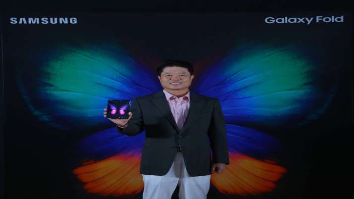 Samsung Galaxy Fold in India for Rs 1.65 lakh, pre-booking begins Oct 4 Samsung Galaxy Fold in India for Rs 1.65 lakh, pre-booking begins Oct 4- India TV Paisa