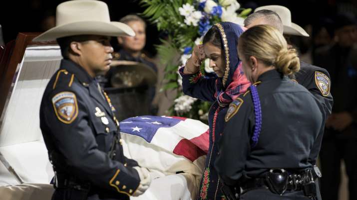 Thousands mourn slain HCSO Sikh Deputy Sandeep Dhaliwal Thousands mourn slain HCSO Sikh Deputy Sandeep Dhaliwal- India TV