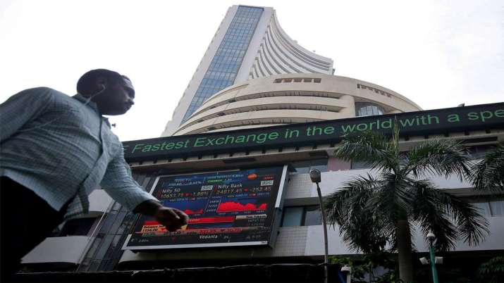 Sensex slips 198 pts on financial sector woes, global trade tussle Sensex slips 198 pts on financial sector woes, global trade tussle- India TV Paisa