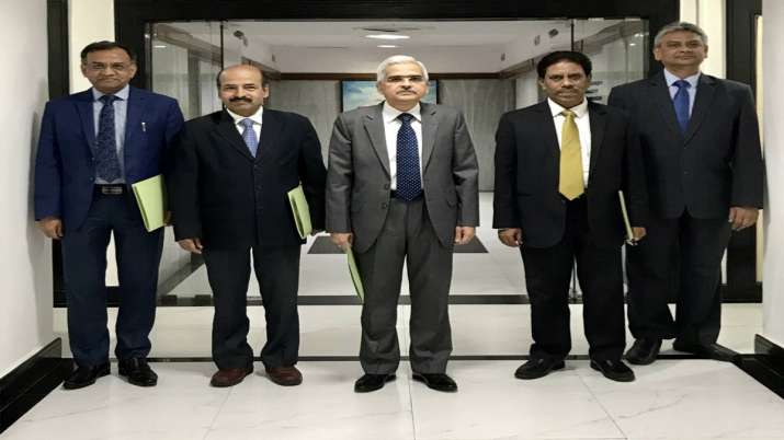 RBI cuts rates to support growth, says shaktikanta das RBI cuts rates to support growth, says shaktikanta das- India TV Paisa