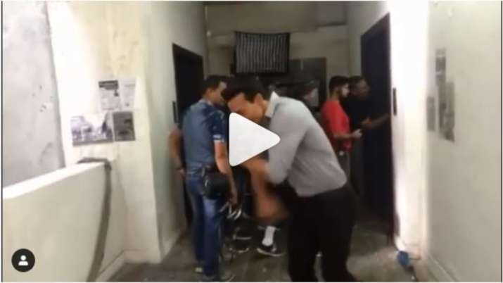 Tiger shroff dance on hrithik roshan song Tiger shroff dance on hrithik roshan song- India TV