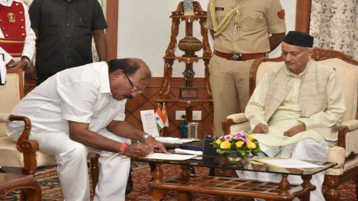 Senior member Kalidas Nilkanth Kolambkar was sworn in as... Senior member Kalidas Nilkanth Kolambkar was sworn in as...- India TV