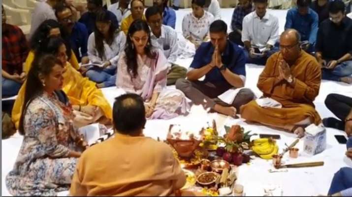 Akshay kumar and manushi chillar Akshay kumar and manushi chillar- India TV